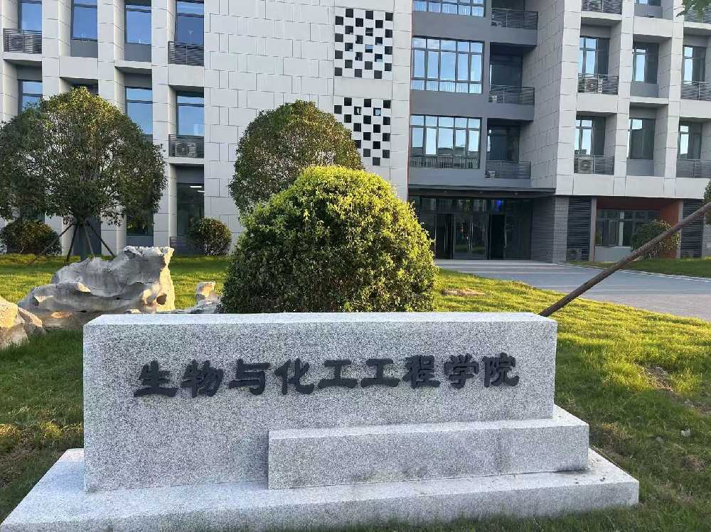 四方台区扬州职业大学体育场高杆灯项目
